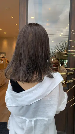 ミディアム カラー 比嘉 千咲のヘアスタイル