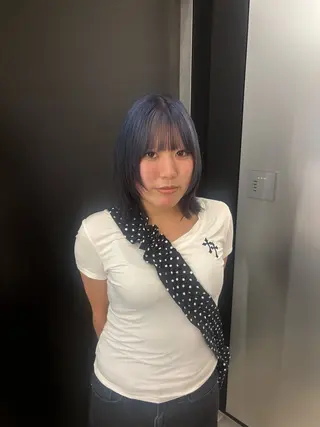 ミディアム カラー 西山 ミユのヘアスタイル