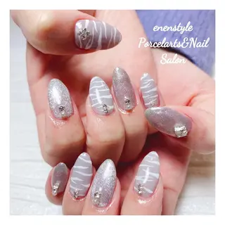 ミディアム 🐾enen style 🐾のネイルデザイン