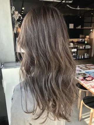 ロング カラー 岡本 一平のヘアスタイル