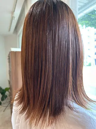 ミディアム 前田 瞳のヘアスタイル