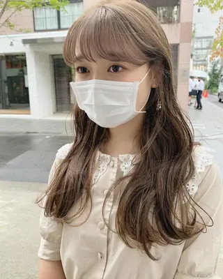 セミロング カラー ネイル ハイトーンボブ 前田 表参道　グレージュのヘアスタイル