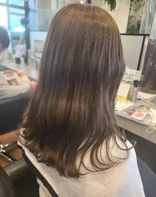 カラー セミロング 関口 友菜のヘアスタイル