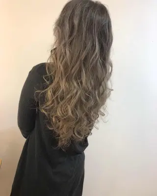 ロング 海外風レイヤーカット 👑店長 平松 由のヘアスタイル