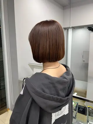 ショート maina/透明感 ベージュ/ブラウンのヘアスタイル