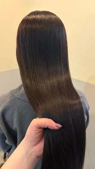 ロング カラー 伊藤 紗優のヘアスタイル