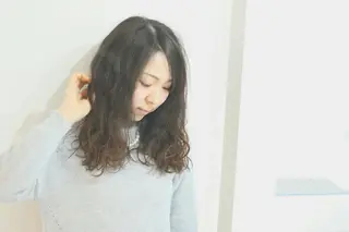 セミロング カラー パーマ 原木 康臣のヘアスタイル