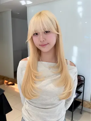 ロング 🩶ブリーチ/ レイヤー🩶フミカのヘアスタイル