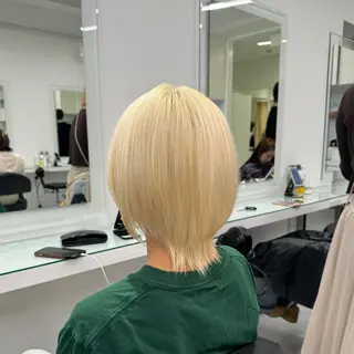 ミディアム カラー ヘアアレンジ ウルフカット×ハイ トーン職人🤍ゆうひのヘアスタイル