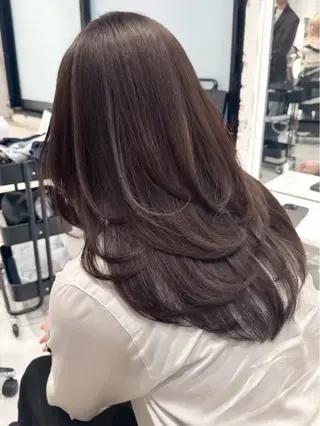 ロング カラー 新實 ゆりあのヘアスタイル