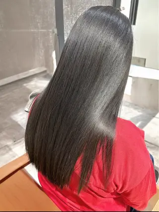 ロング 髪質改善✨透明感カラ ー🌈シエルブルーのヘアスタイル