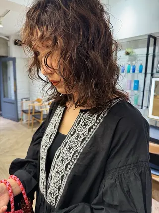 ミディアム 似合わせレイヤー ＆縮毛矯正のヘアスタイル