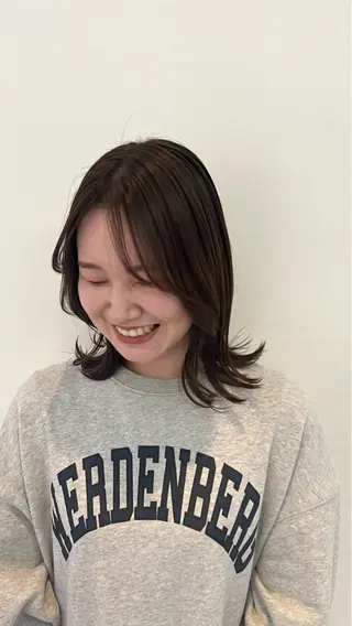 カラー 篠原 菜花のヘアスタイル