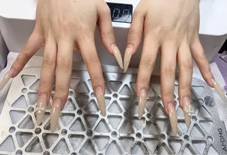 ネイル B·U Nail大宮 長さだし専門店のネイルデザイン
