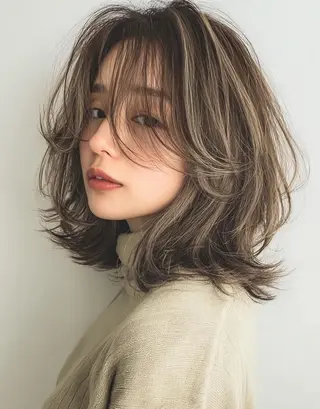 ミディアム カラー デザインカラー✨ 透明感カラー菊地真保のヘアスタイル