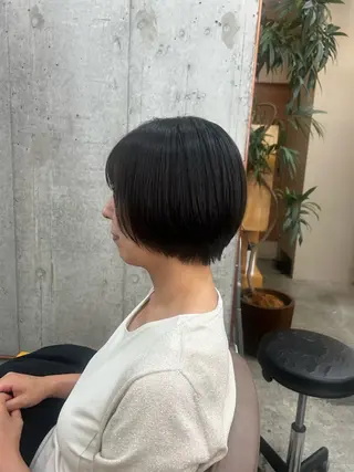 ショート 顔周りレイヤー/ ふわあいりのヘアスタイル
