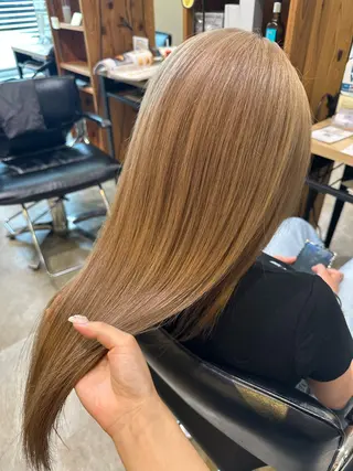 ロング カラー 伊藤 旭華のヘアスタイル