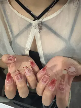 ネイル LAVISH 大和店 emi・:*+のネイルデザイン