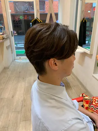 ショート パーマ メンズ 岡本 幸法のヘアスタイル
