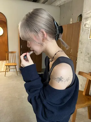 ミディアム ミルクティーベージュ るい名駅のヘアスタイル