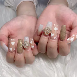 ミディアム ネイル Y. Sのネイルデザイン