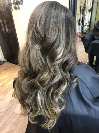 ロング カラー 鶴見 和美のヘアスタイル
