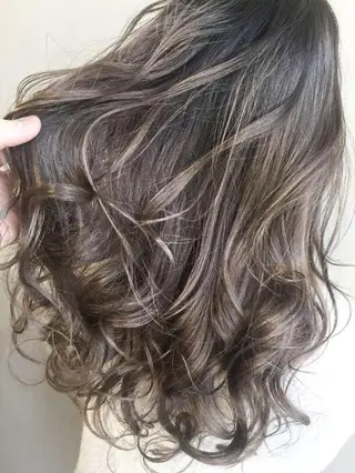 ロング カラー パーマ 【公式】amble luxe池袋東口🩷のヘアスタイル