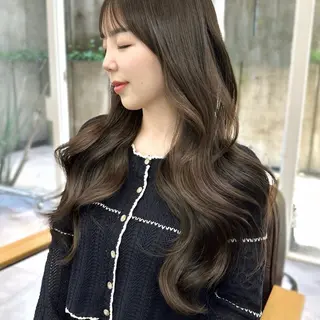 ロング カラー 山﨑 優衣のヘアスタイル