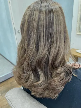 セミロング カラー maeda maiのヘアスタイル