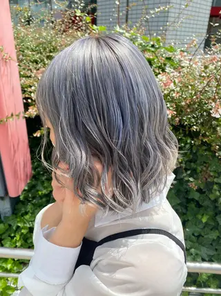 ショート カラー 松浦 るなのヘアスタイル