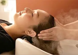 ロング ブリーチなしカラー 🌿脇黒丸 彩のヘアスタイル