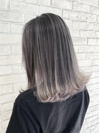 セミロング あやか 白髪ぼかしハイライトのヘアスタイル