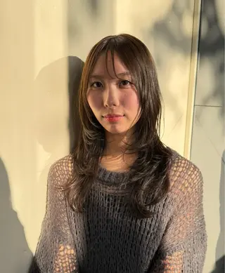セミロング カラー 八村 一花のヘアスタイル
