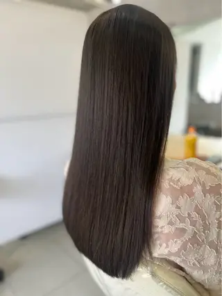 ロング 新岡 萌乃のヘアスタイル