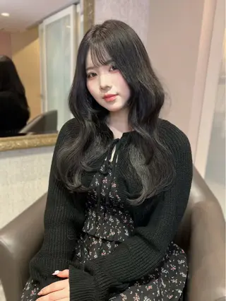 ロング カラー 'AXIS 栄 Konomiのヘアスタイル