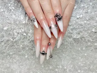 ネイル 🦋 Queenieのネイルデザイン