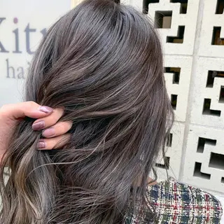 セミロング カラー ミルクティーベージュ ブリーチ 店長 清水のヘアスタイル
