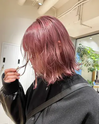 ミディアム 🐩透明感ミルクティ ーピンクニイナ🐩のヘアスタイル