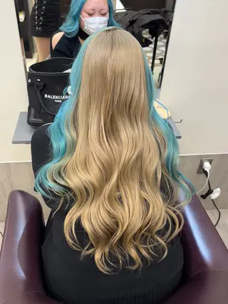 ロング カラー noa 寒色系カラーブリーチのヘアスタイル