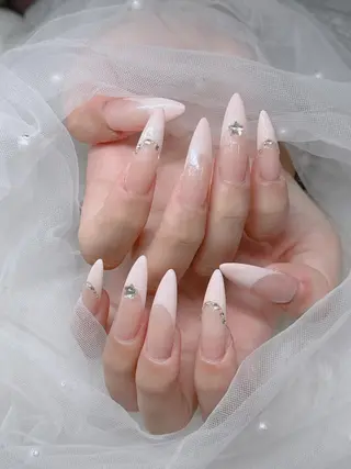 ネイル Lee Nailsのネイルデザイン