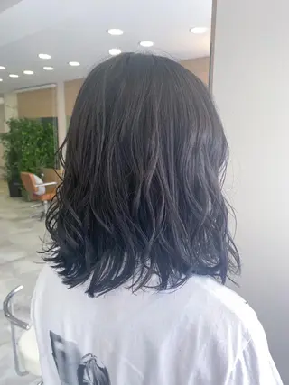 カラー & kuのヘアスタイル