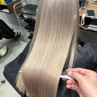 ロング カラー ホワイトブロンド RIKUTOのヘアスタイル