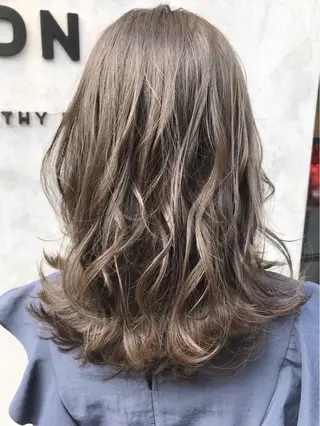 セミロング カラー ご新規様限定 透明感カラーKANAのヘアスタイル