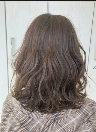 セミロング T Akaneのヘアスタイル