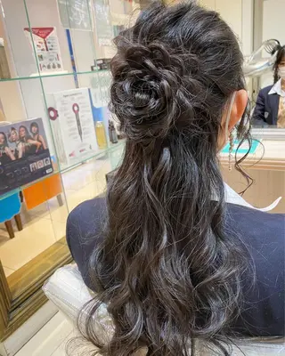 ロング ヘアアレンジ 似合う髪型見つけます AYAKAのヘアスタイル