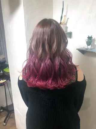 セミロング カラー パーマ ヘアアレンジ 推し活専用 【派手髪】飯野ゆかりのヘアスタイル