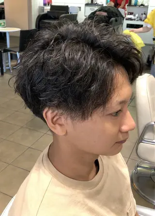 パーマ メンズ メンズ レイヤー ウルフ 弓木啓輔のヘアスタイル