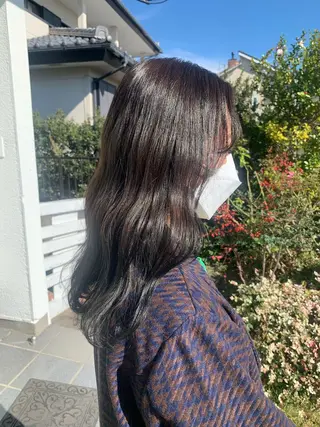 セミロング 佐藤 美咲のヘアスタイル