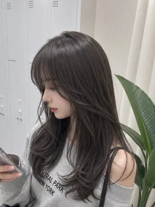 ロング カラー ラベンダー💜 グレージュ🩶のヘアスタイル