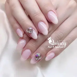 ネイル Quincy ネイル&アイラッシュのマツエク・マツパデザイン